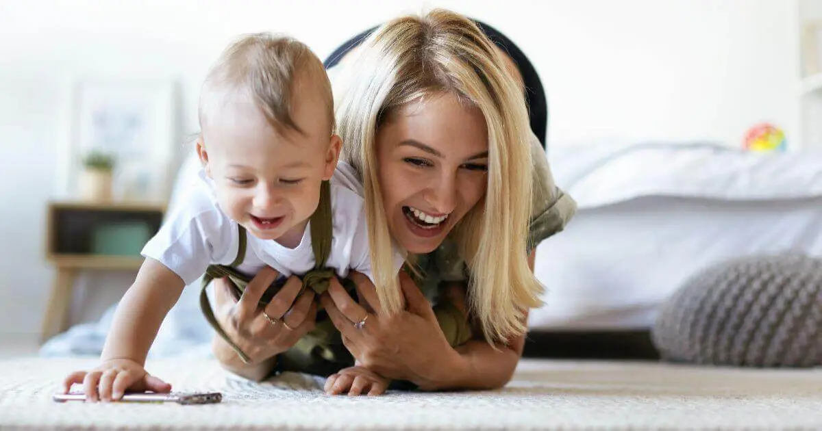 What to Play With Your Baby (3–12 Months): Simple Developmental Activities expressive-mother-her-child-posing