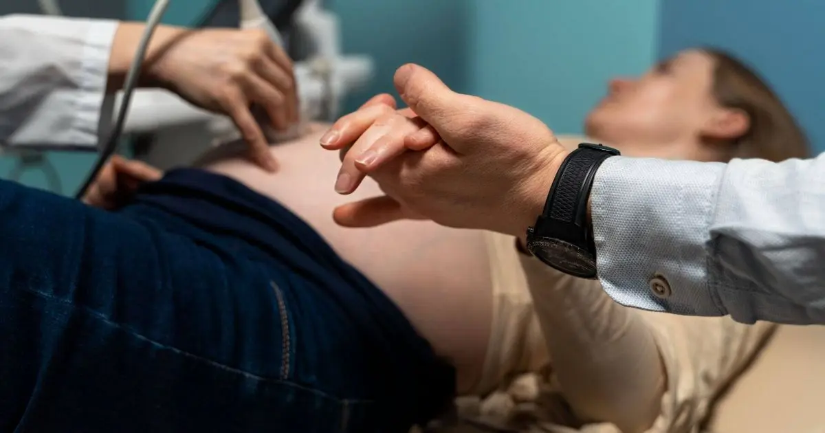 Trying to Conceive? What Really Matters Before You Get Pregnant 5-early-pregnancy-symptoms-you-shouldnt-ignore – gynecologist performing an early pregnancy ultrasound to confirm pregnancy and check development