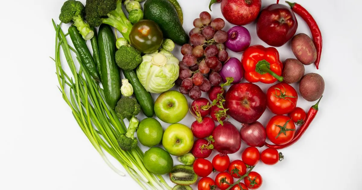 Infant Colic: mom choosing healthy foods during breastfeeding
